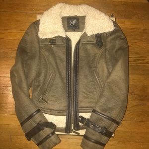 OFFERS ACCEPTED..Gorgeous Faux Shearling Jacket 🔥